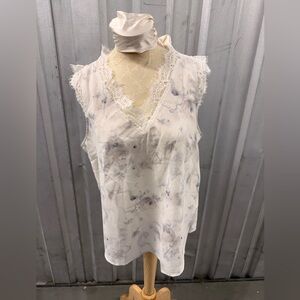 Lace Trim Floral V-Neck Sleeveless Top - White